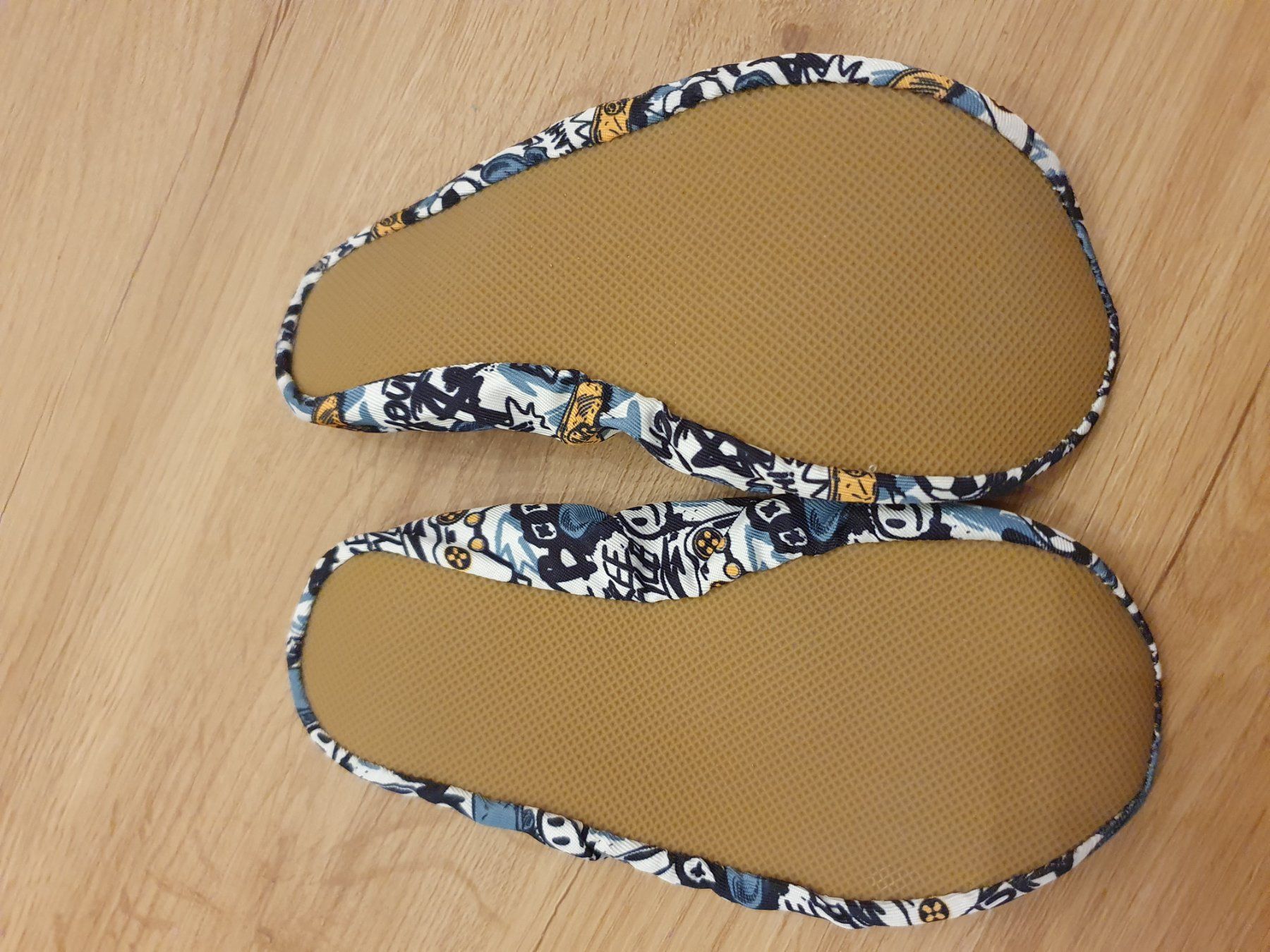 Scarpe per ragazzi: Turnschläppchen Gr. 27/28, Fußball, NEU – Nuovo (secondo la descrizione) da Heinrichswil venduto da frankie19860 1