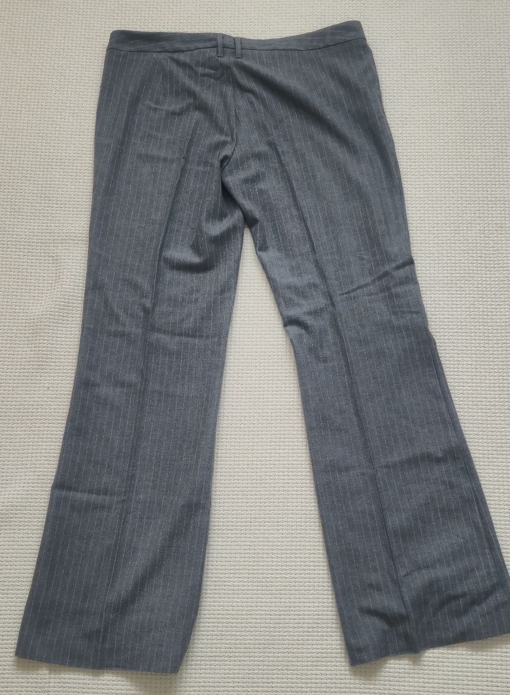 Benetton Hosen: Pantalon BENETTON à rayures grises, taille 44 – Neu (gemäss Beschreibung) aus Le Locle von Arya4 2