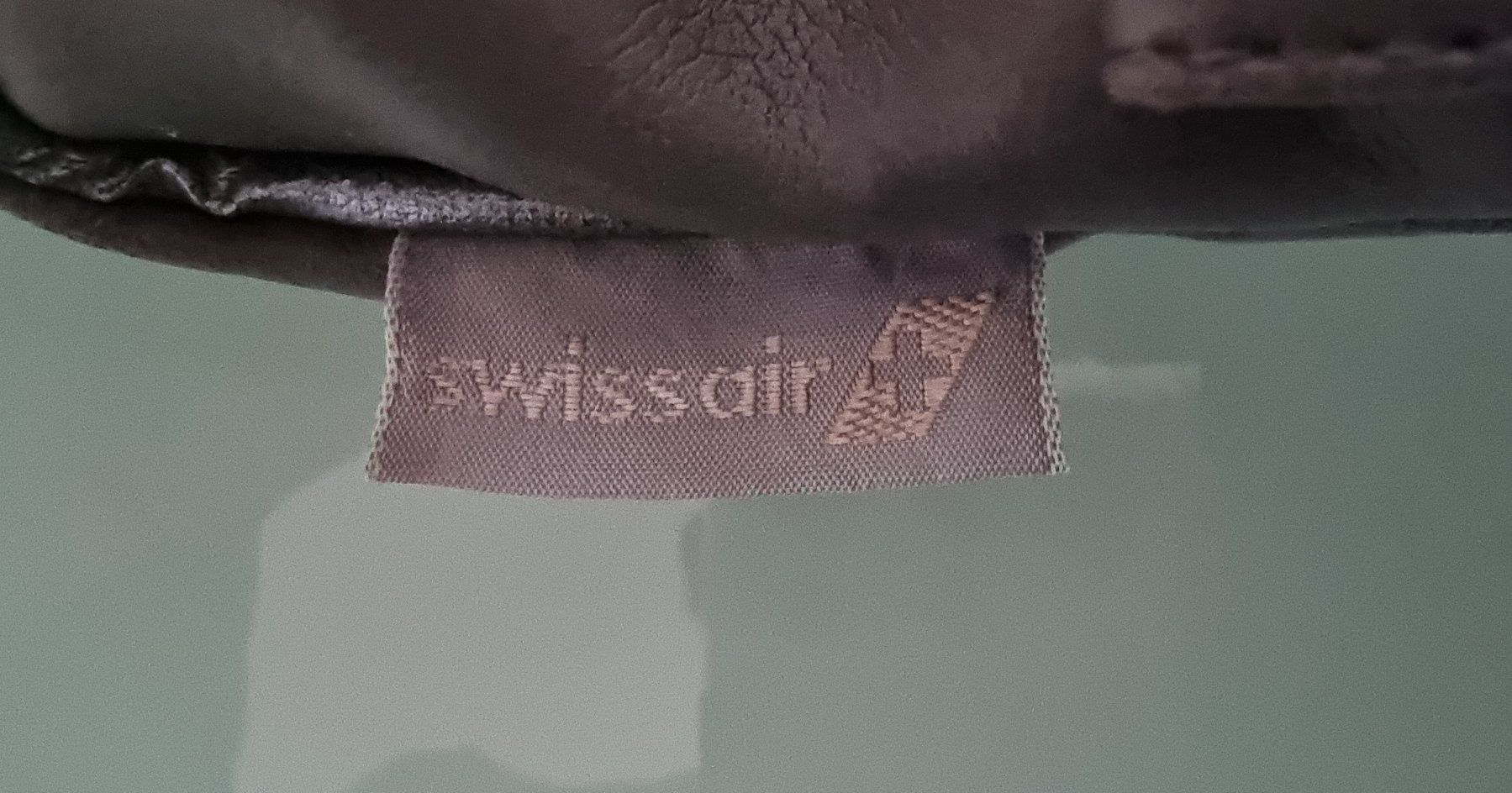 Custodie per cosmetici: Swissair Necessaire silber-grau – Usato da Oetwil am See venduto da fineli2 1