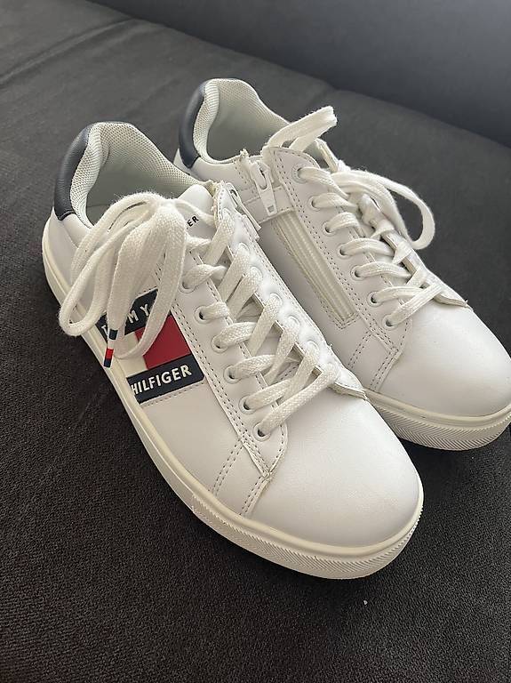Scarpe da donna: Tommy Hilfiger sneakers  – Usato da Wauwil venduto da jov_5xfr 1