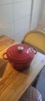 Cocotte en fonte rouge couvercle en fonte petit modèle.