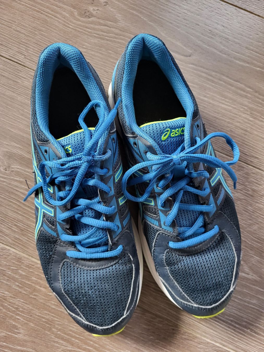 Asics Chaussures garçon: baskets de sport Asics – D'occasion à Yverdon-les-Bains par Emavid 2