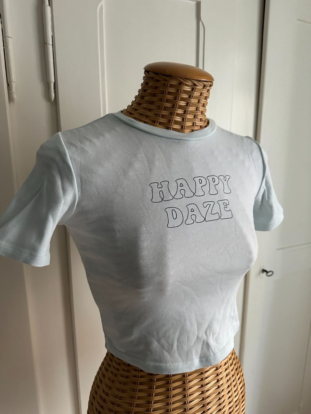 Tally Weijl T-Shirts: Cropped T-Shirt hellblau "Happy Daze" XS – Gebraucht aus Zürich von Diazaio 1