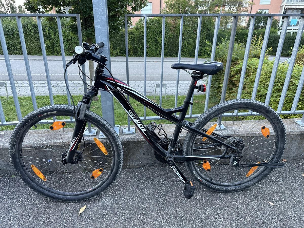 Specialized Biciclette: Specialized Mountainbike schwarz Grösse 15 – Usato da Oetwil am See venduto da Luckyluke1