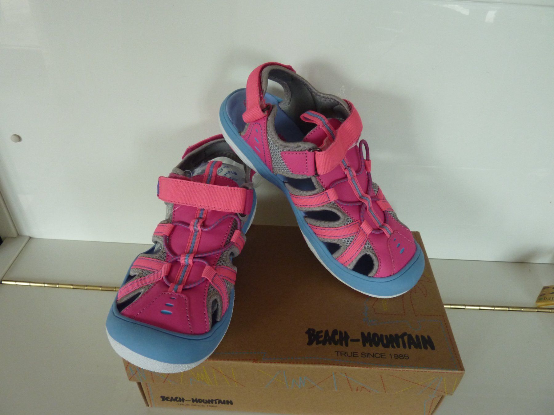 Schuhe für Mädchen: Mädchen Sandalen Gr. 35 neu – Neu und originalverpackt aus Melchnau von BarbaraD01