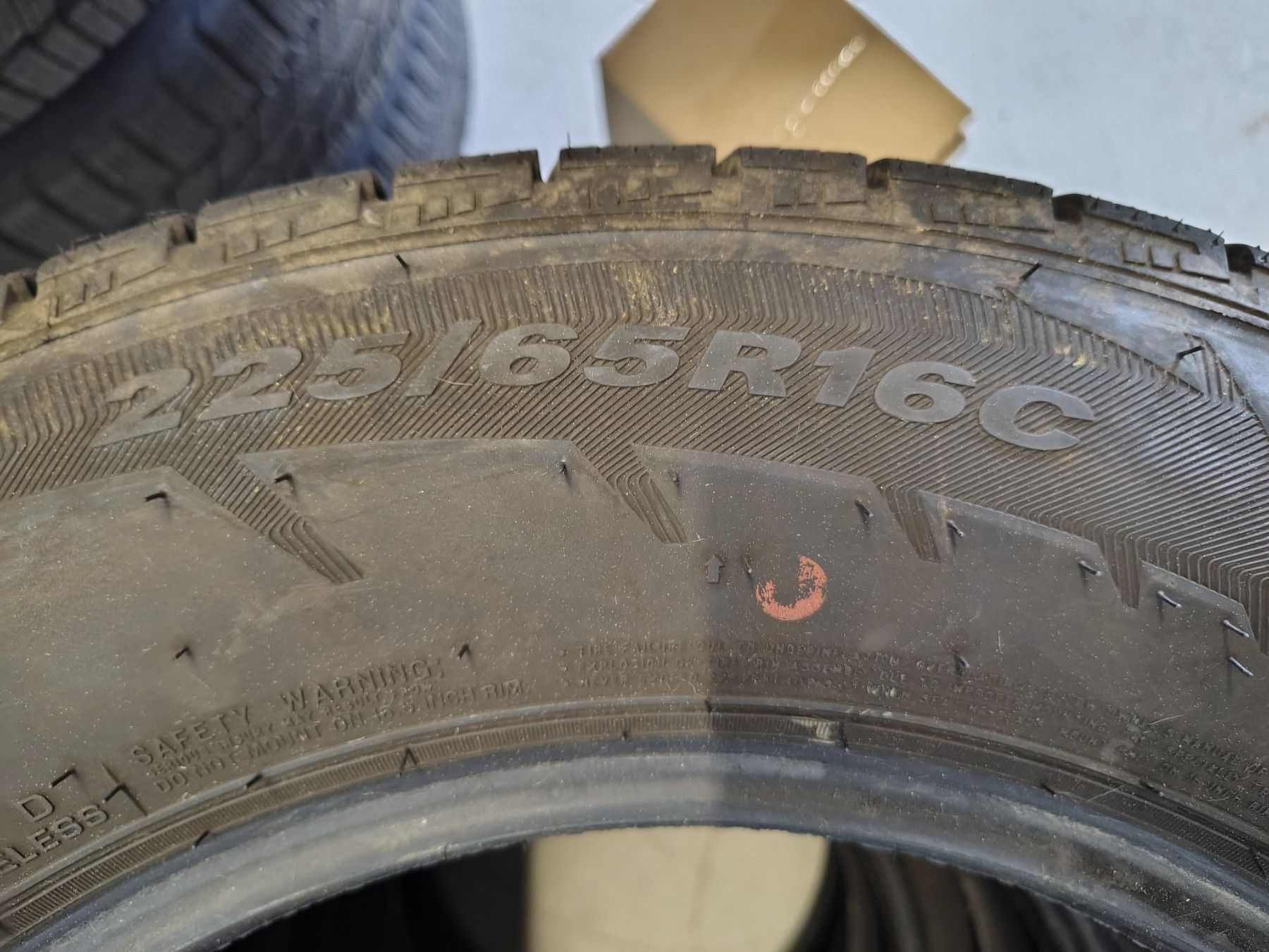 Nexen Pneumatici & Ruote complete: Winterreifen 225/65 R16C – Usato da Neudorf venduto da BurkiLU 2