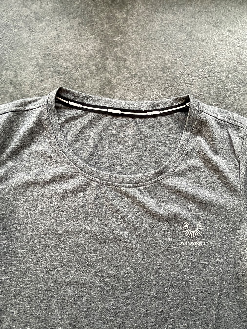 T-Shirts: ACANU Sport T-Shirt - Größe S – Gebraucht aus Kilchberg ZH von Simple.Life 1