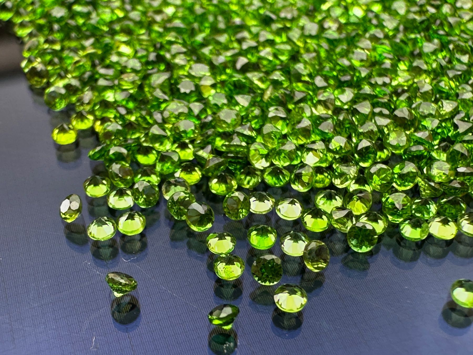 Pietre preziose: 50 St fein brillantgeschliffene Turmalin -Pointer 1,5 mm – Nuovo (secondo la descrizione) da Langenthal venduto da Seelenfreunde