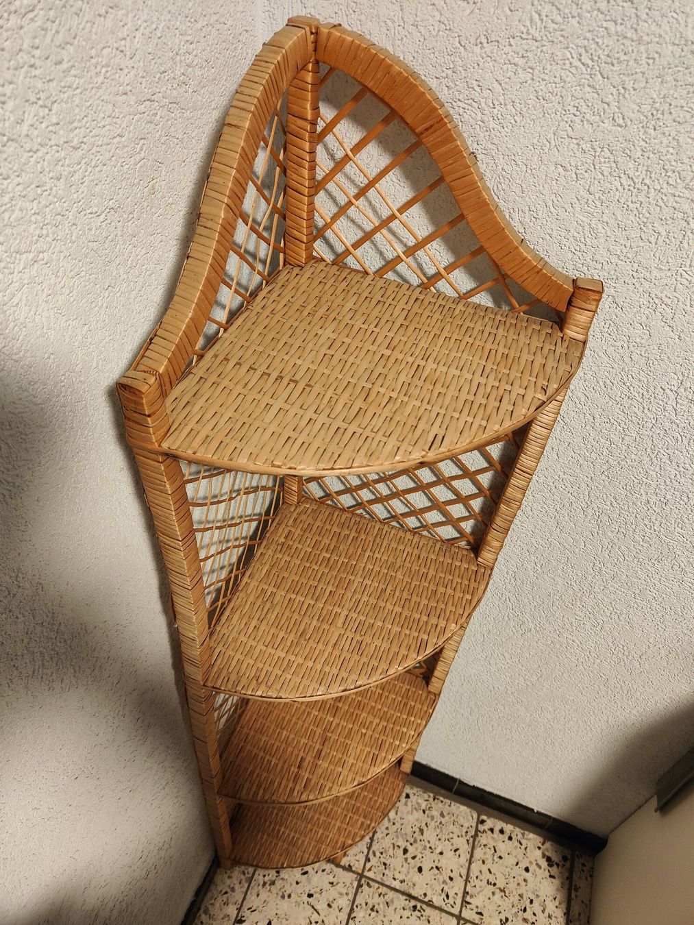 Étagères: Rattan-Eckregal – D'occasion à Studen BE par Paplo
