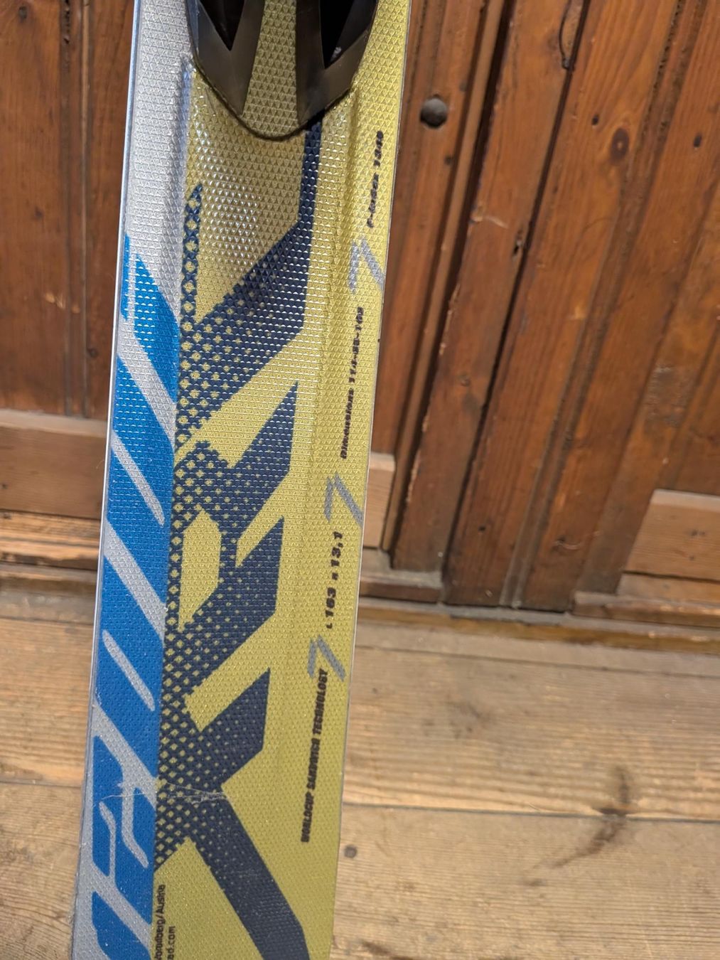 Head Sci: Ski-Set: HEAD Ski mit Stöcke & Skischuhe – Usato da Bern venduto da sut_5f9k 4