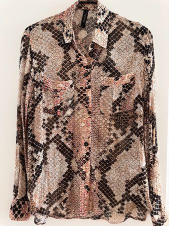 wunderschöne Bluse von Marc Cain, N3, locker geschnitten