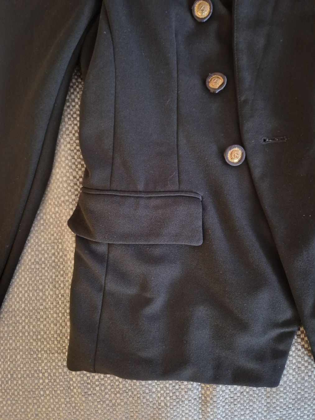 Giacche: Schwarzer Blazer mit goldenen Knöpfen Gr. M – Usato da Ebikon venduto da kov_9vqb 2