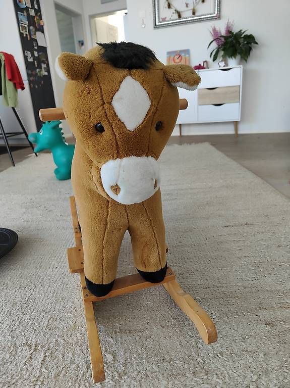 Jouets: Schauckelpferd  – D'occasion à St. Gallen par nin_5k7b 2