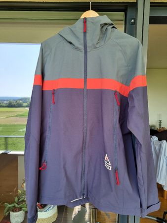 leichte Softshell von MALOJA