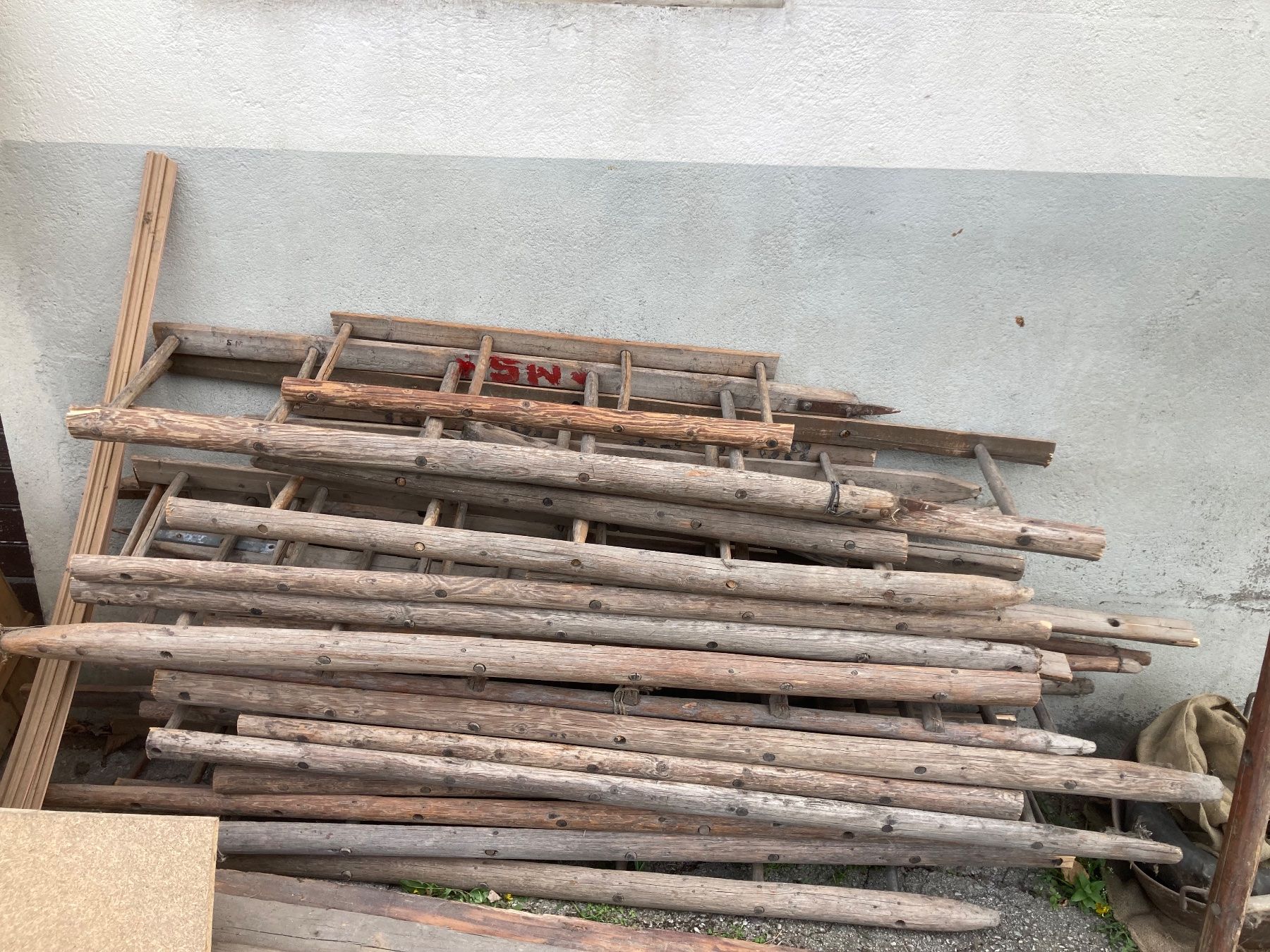 Articoli in legno: Échelles en bois, 1m20 - 1m80, 4-6 échelons – Usato da Saxon venduto da Burty01 1