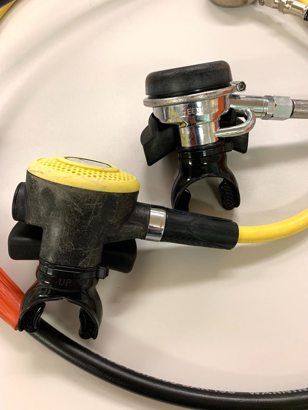 Mares Respiratori & Giubbotti: Atemregler - Mares - frisch revidiert – Usato da Samstagern venduto da Spliti 1