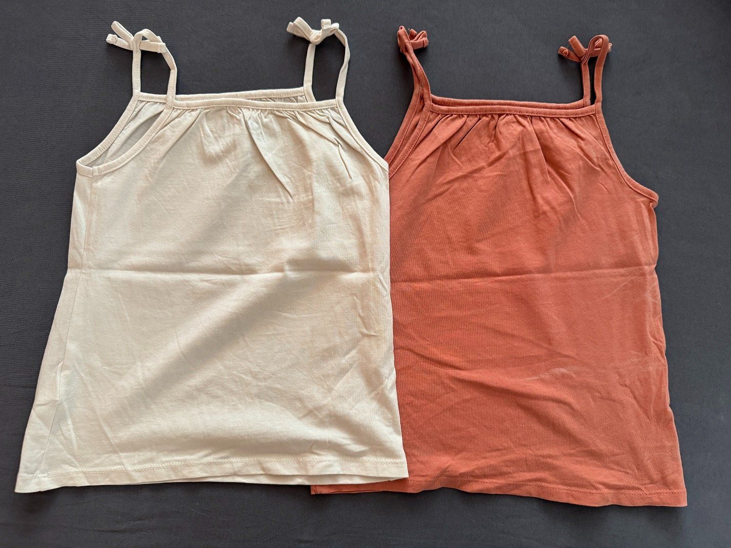 Camicette, T-shirt & Top: 2 hübsche Träger-T-Shirt, Gr. 128 – Usato da Horgen venduto da Feli39 2