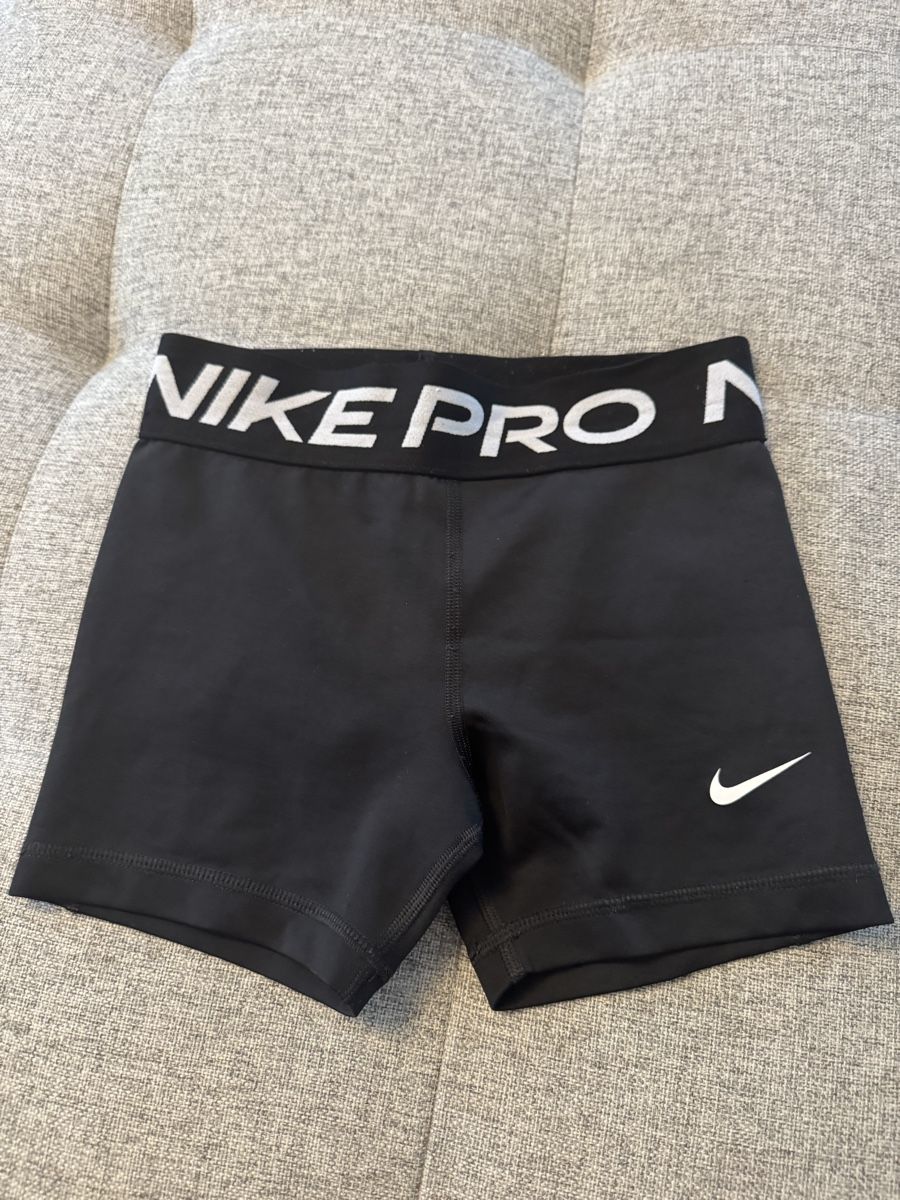 Nike Pantaloni: Nike Pro Sportshorts 128/137 – Usato da Dierikon venduto da FraeuleinMaus17