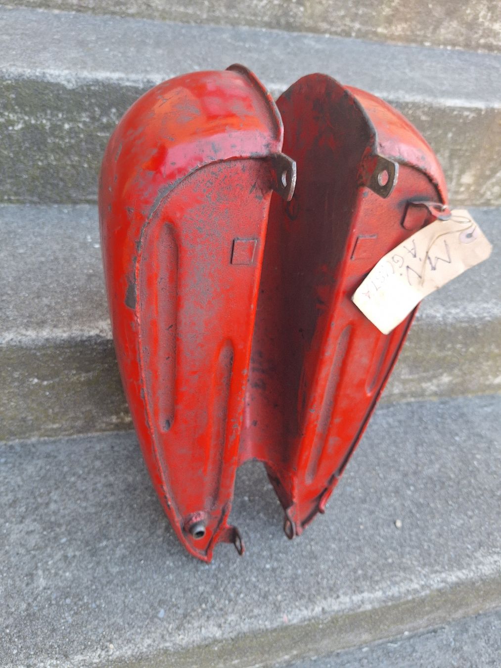 MV Agusta Tutti i ricambio per moto: Oldtimer MV Agusta Tank – Usato da Willisau venduto da standard39 3