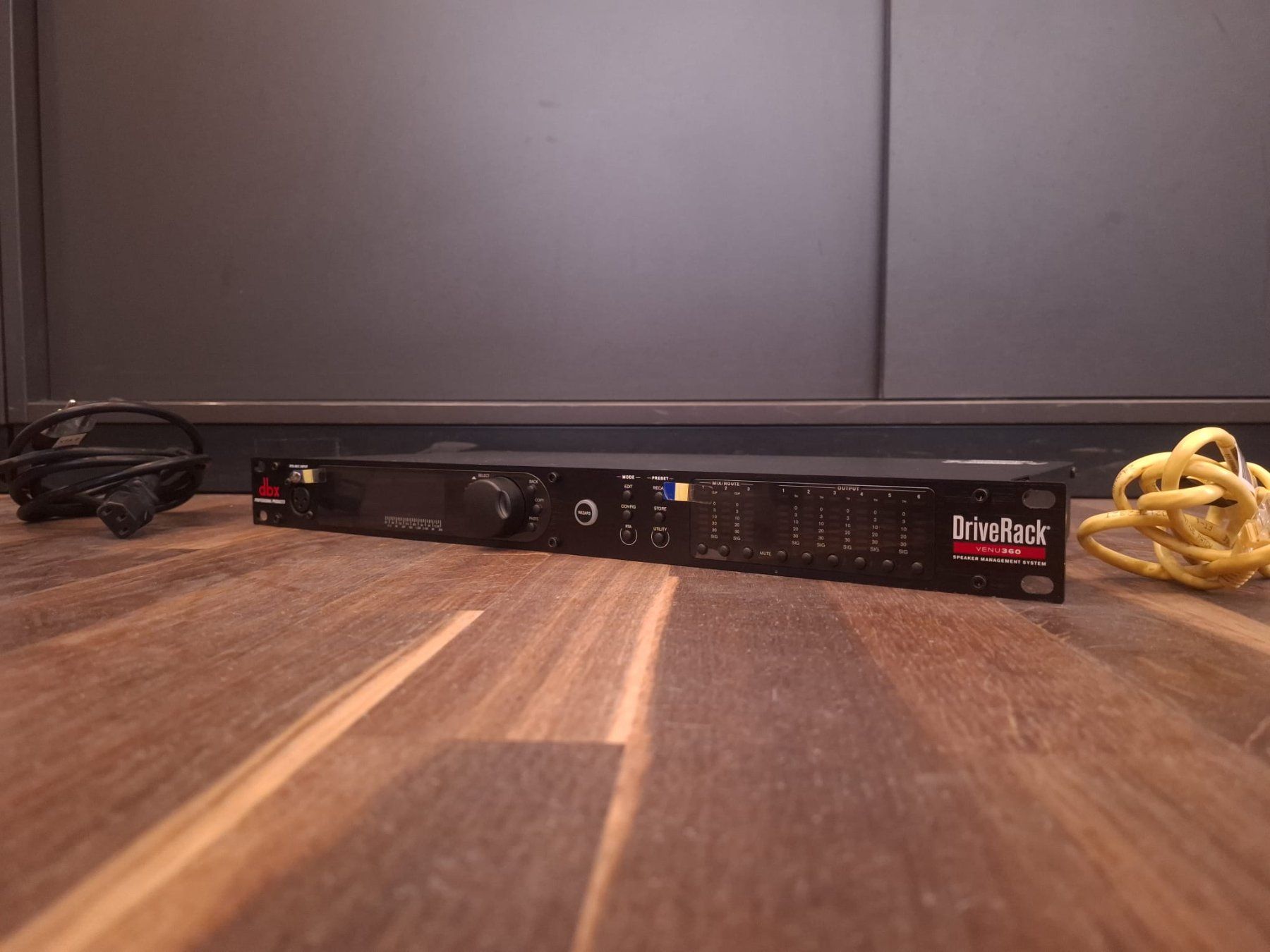Dbx Egaliseurs: DBX DriveRack Venu360 Speaker-Management-System – D'occasion à Effretikon par lichtundmusik_GmbH