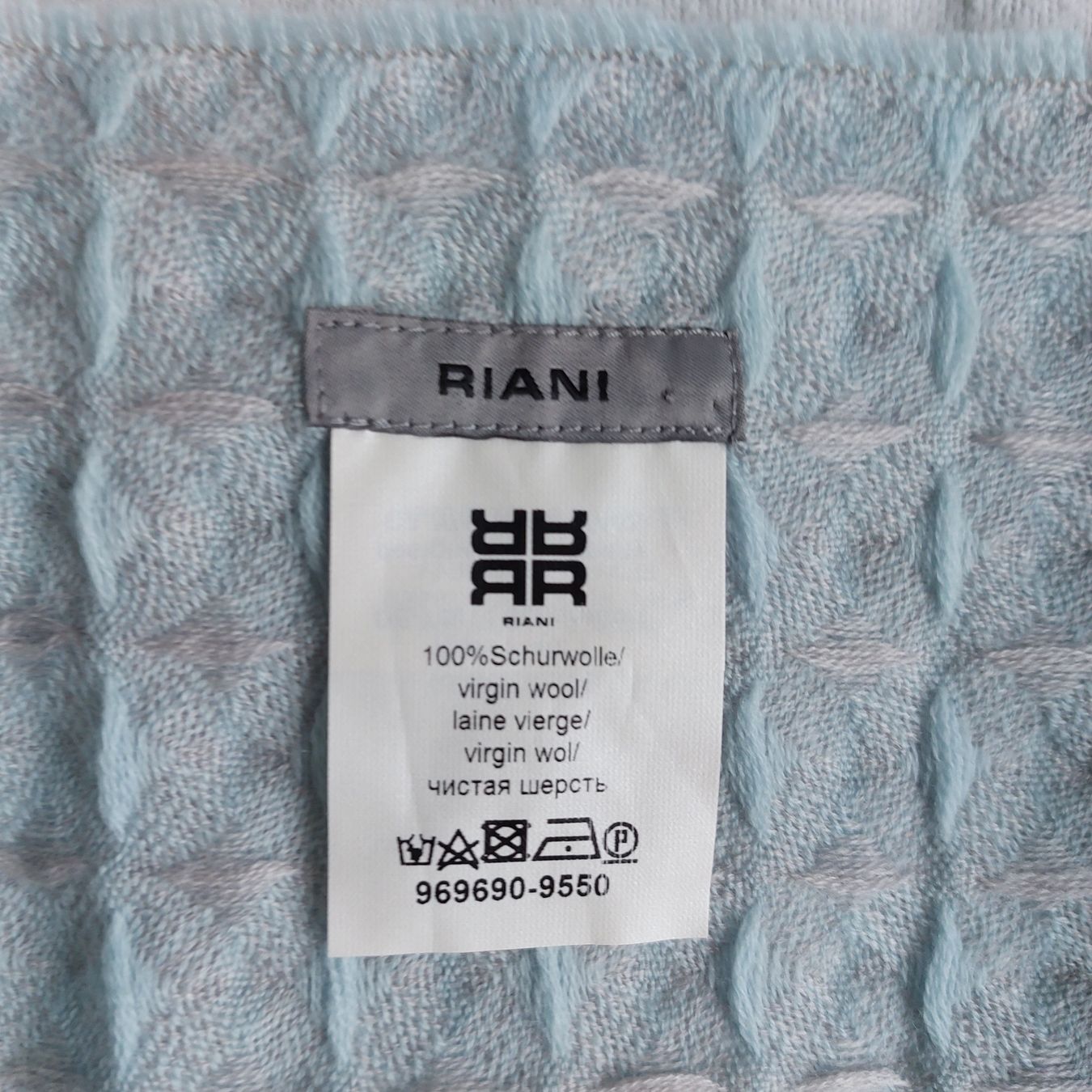 Foulards, Tücher & Schals: RIANI Schal, neu, Wolle, hellblau-hellgrau, Fransen – Neu und originalverpackt aus Gockhausen von tru_85c9 3