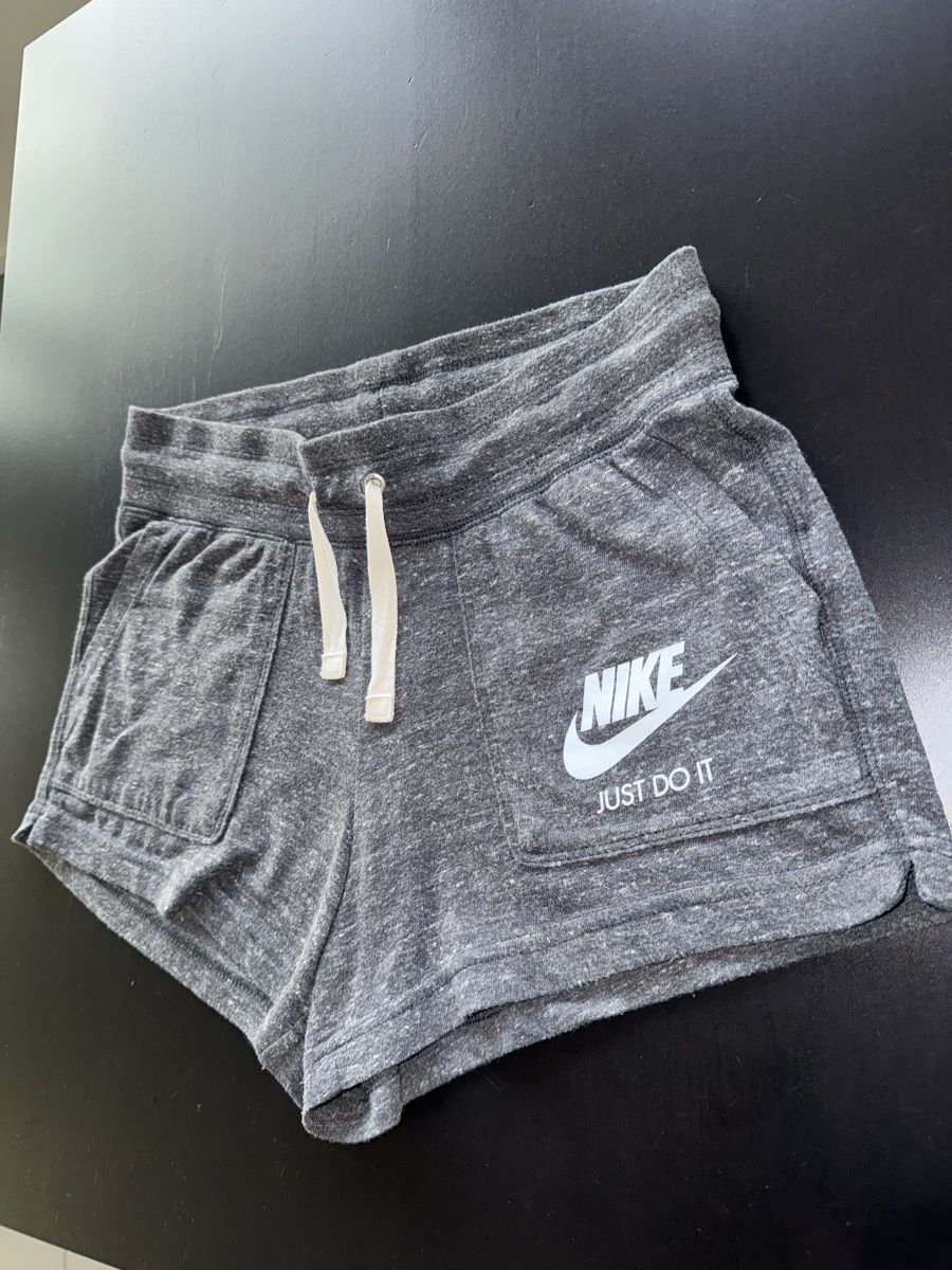 Nike Kleiderpakete: Nike Set Top und Shorts Grau Gr. S – Neu (gemäss Beschreibung) aus Zürich von Jen10 9