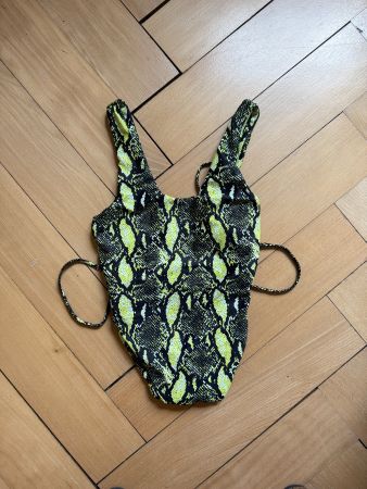Monokini Badeanzug schwarz-gelb Reptil Print XS