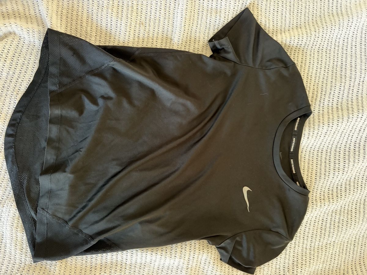 Nike T-shirt: Nike Tshirt schwarz Gr. XS – Usato da Münchenstein venduto da Clalala 1