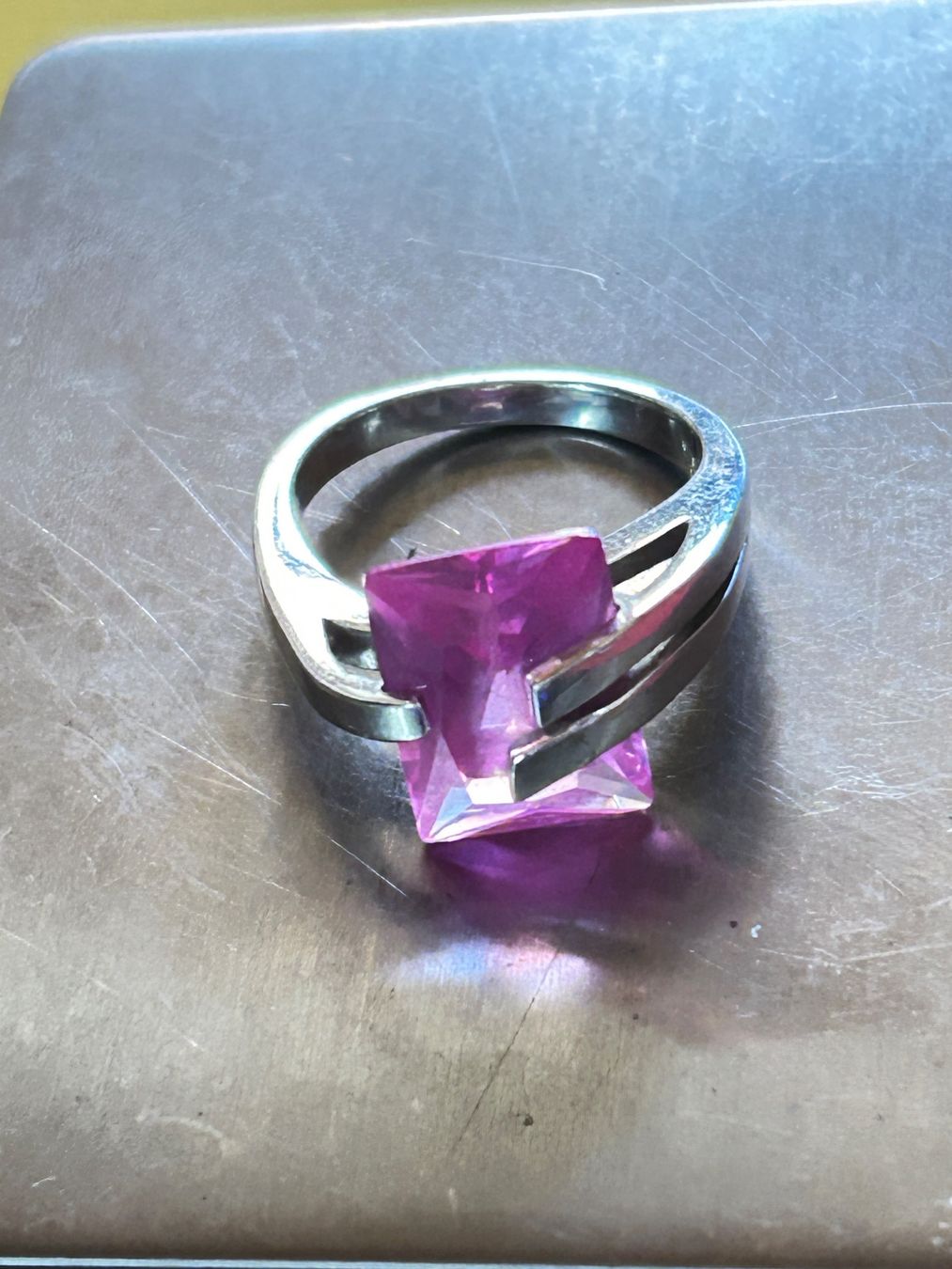Ringe: Pinkfarbener Ring LIGHTFULL (56) – Gebraucht aus Laufen von belleskulptur 9
