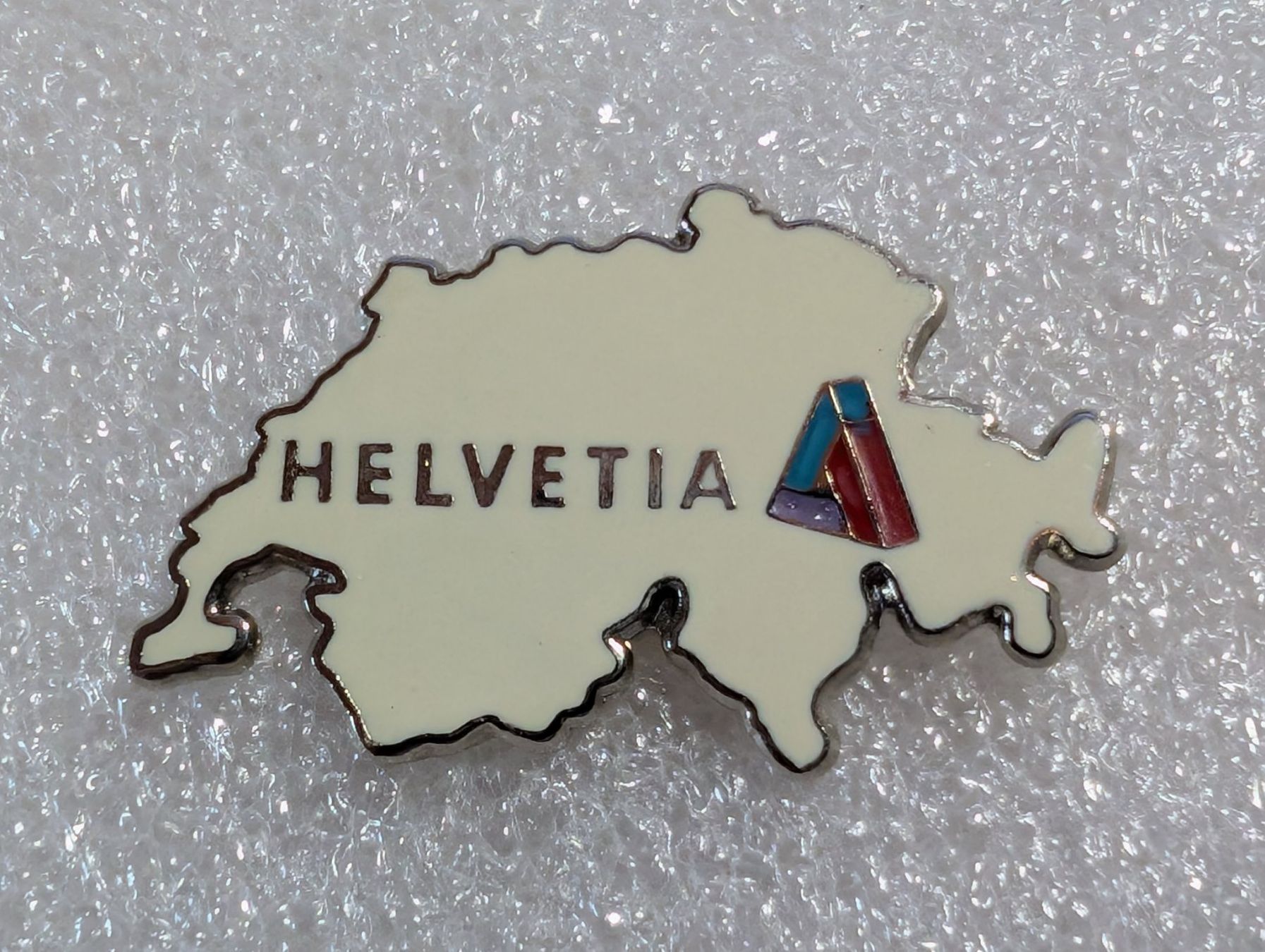 Plaketten & Abzeichen: Ansteckpin 249: Helvetia – Gebraucht aus Oppligen von Pin-Fall-Shop