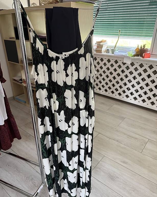 Uniqlo Kleider: Maxiträgerkleid – Gebraucht aus Bergdietikon von ulr_r9x5