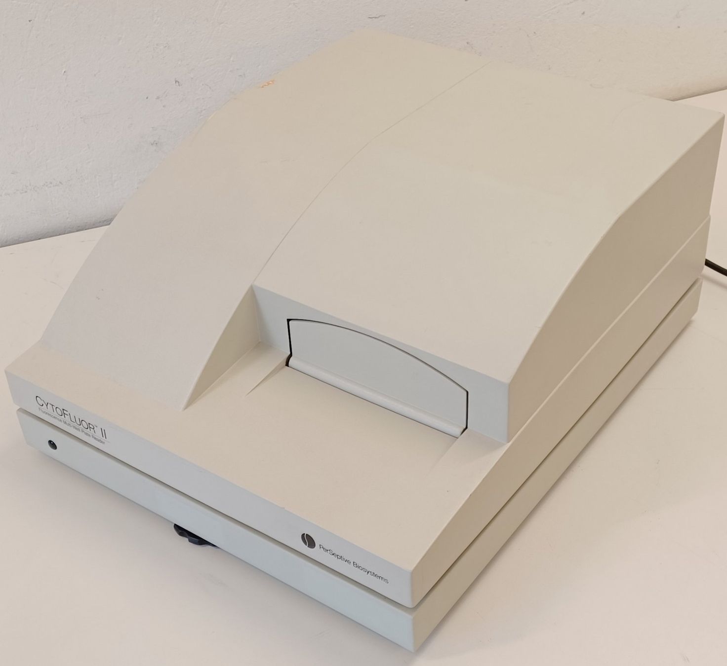 Accessori da laboratorio: PerSeptive Biosystems CytoFluor II Microplate Reader – Difettoso da Niederdorf venduto da LeptonAG_Labor