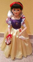 Original Heidiland Porzellan Puppe auf Ständer, 48 cm