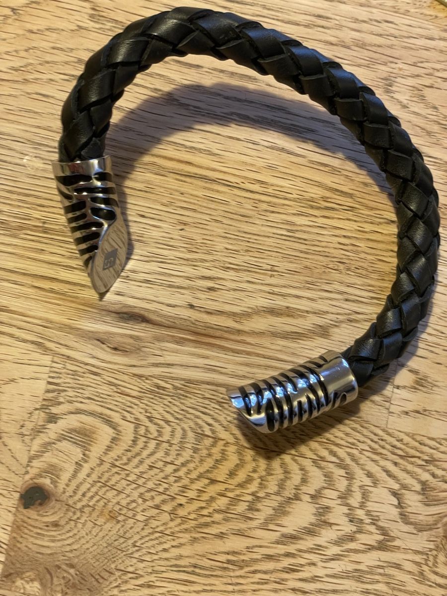 Bracciali & Braccialetti: Armband aus Leder und Stahl – Usato da Flawil venduto da Naphtali 4