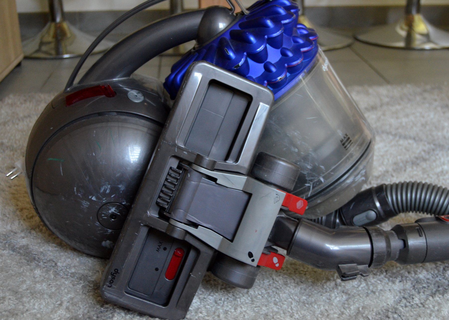 Dyson Aspirapolveri & Accessori: Dyson DC52 Staubsauger /  aspirateur – Usato da Collonges venduto da arashee 3