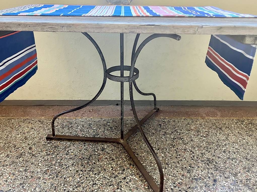 Tavoli: Tisch mit Metallfuss für Garten oder Balkon – Usato da Bern venduto da jsi_99xx