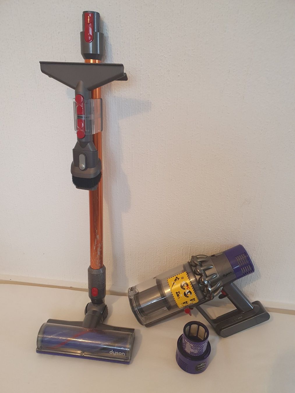 Dyson Aspirapolveri & Accessori: Dyson V10 avec accessoires d'occasion – Usato da Lausanne venduto da Af2016 1