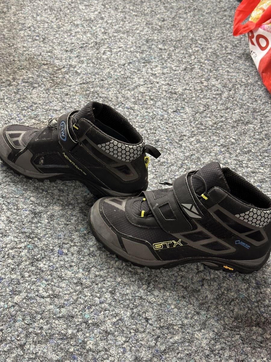 Northwave Chaussures hommes: Veloschuhe Gorotex Gr. 44 – D'occasion à Urdorf par teeeea 1