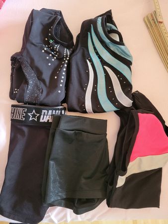 🏷️ Lot de vêtements de gymnastique – Fille 8/10 ans