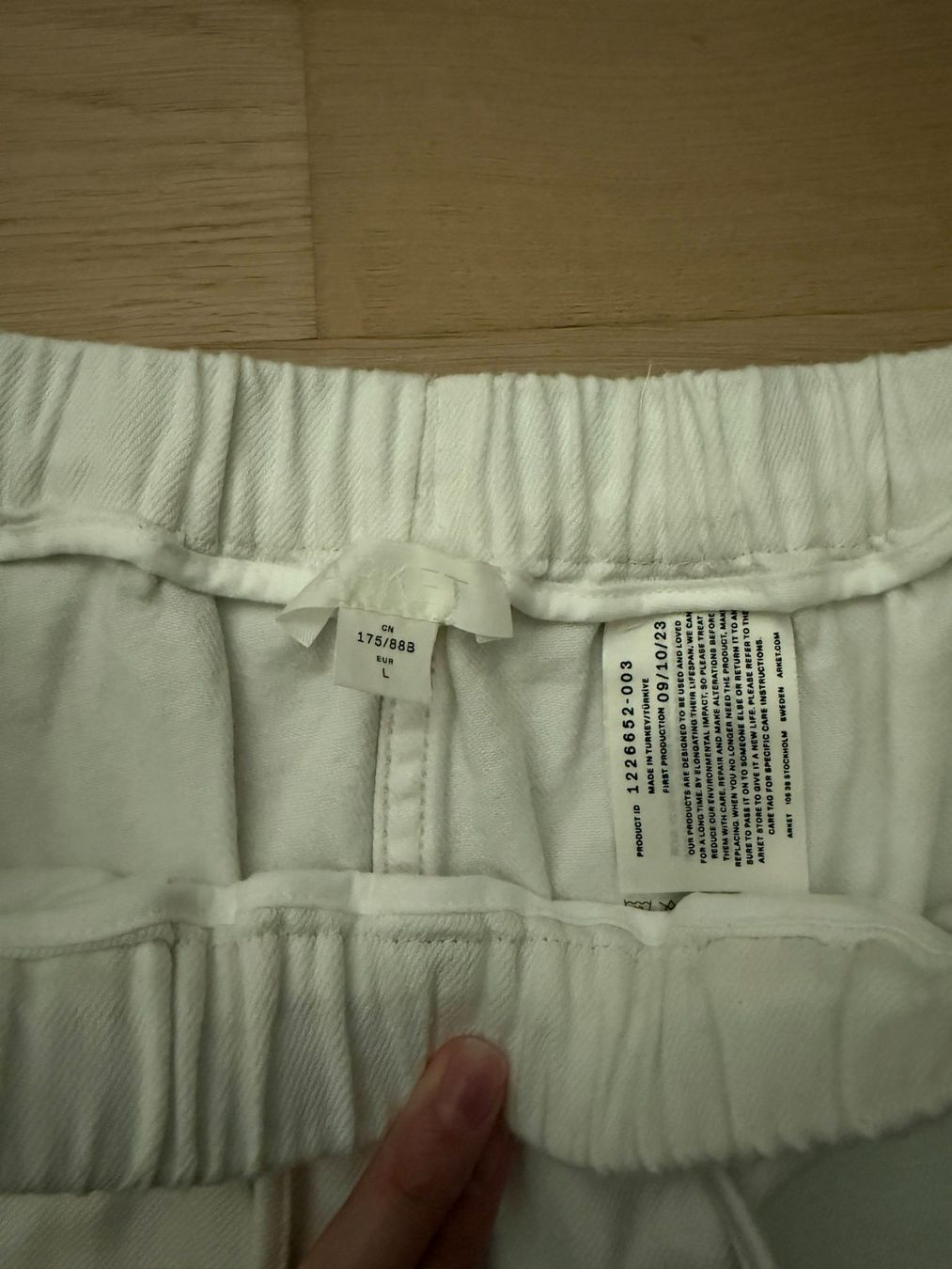 Arket Pantaloni: ARKET Drawstring Denim Trousers | White | Size L – Usato da Zürich venduto da kri_s7wd 1