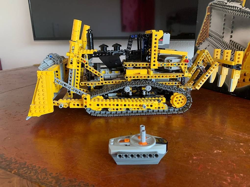 Lego Kit di costruzioni: Lego Technic Bulldozer 8275 – Usato da Buonas venduto da kev_bs7h 2