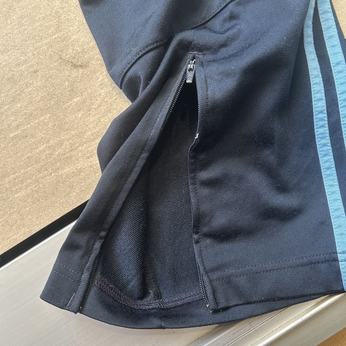 Adidas Pantaloni: Adidas Trainerhose – Usato da Winterthur venduto da Werischjenny 2