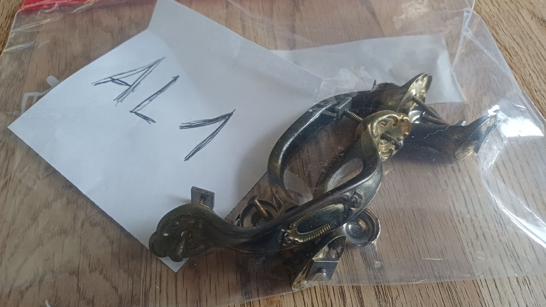 Eisenwaren: Alte Schubladengriffe Messing – Gebraucht aus Flawil von Naphtali 3