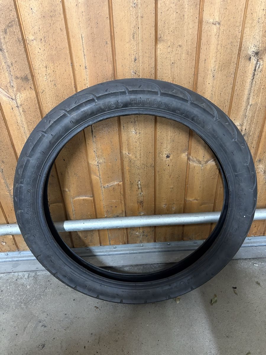 Ciclomotori: Mofa Pneu Vee Rubber – Usato da Wattwil venduto da Emil.