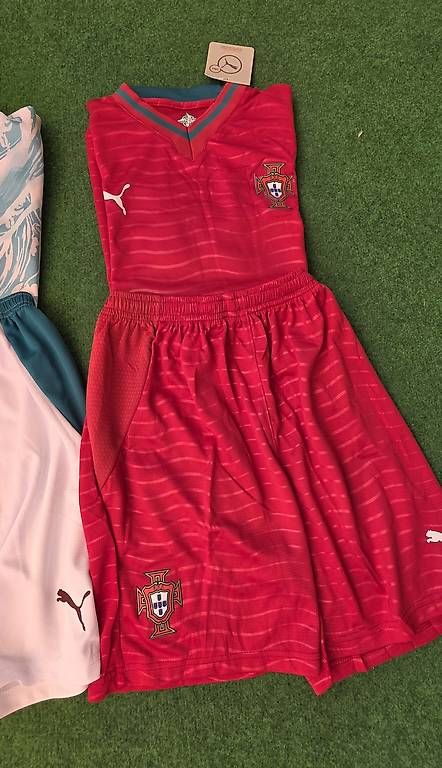 Scarpe, pantaloni & magliette da ginnastica: Équipement enfant Portugal  – Usato da Petit-Lancy venduto da zesmile