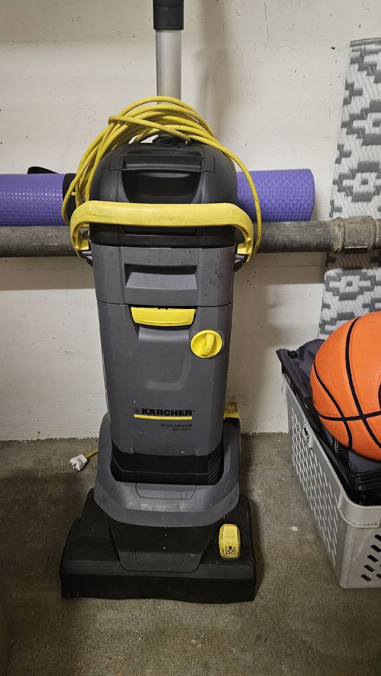 Kärcher Aspirateurs & Accessoires: Karcher Professional BR 30/4 C Floor Scrubber  – Défectueux à Sachseln par laz_65cg