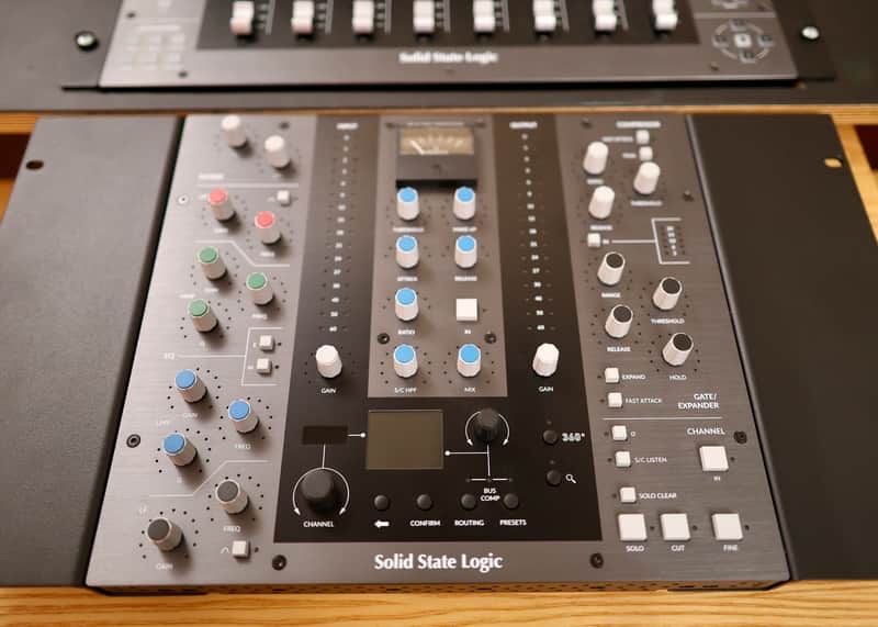 Solid State Logic Console di mixaggio: SSL Solid State Logic UC1 + Rack Mount – Nuovo (secondo la descrizione) da Lausanne venduto da LePetitBrocanteur