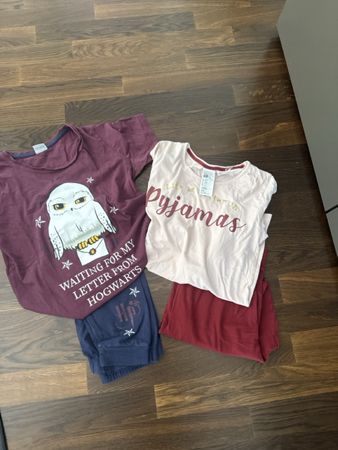 Zwei Mädchen, Pyjamas von H&M in Grösse 158/164