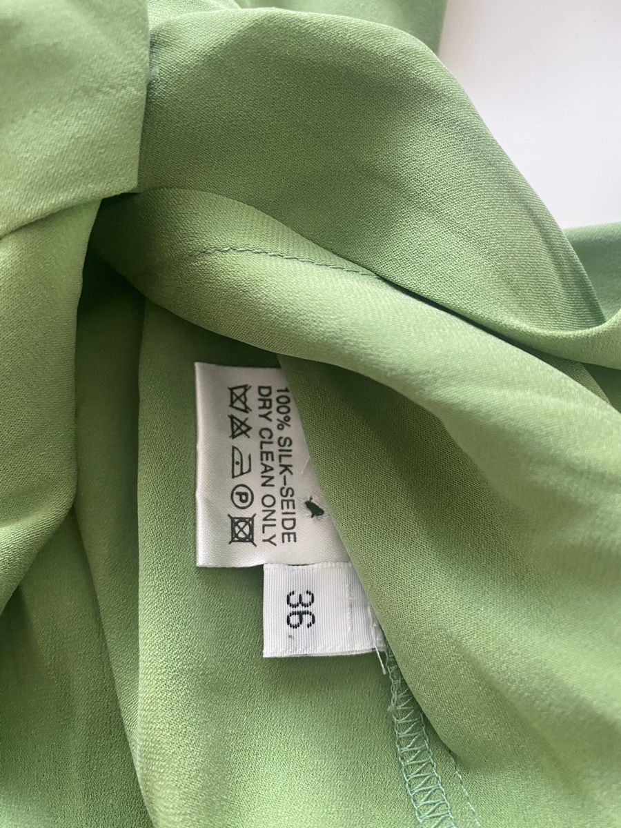 Blusen: 100% Seiden Bluse 🌸 – Gebraucht aus Opfikon von Luis144 4