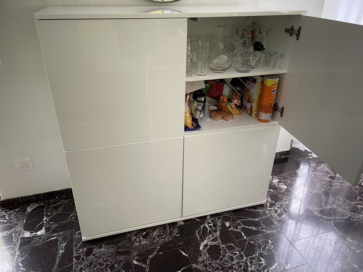 Pfister Cassettiere: Weisses Sideboard, 4-türig – Usato da Biel/Bienne venduto da Tribo85 1